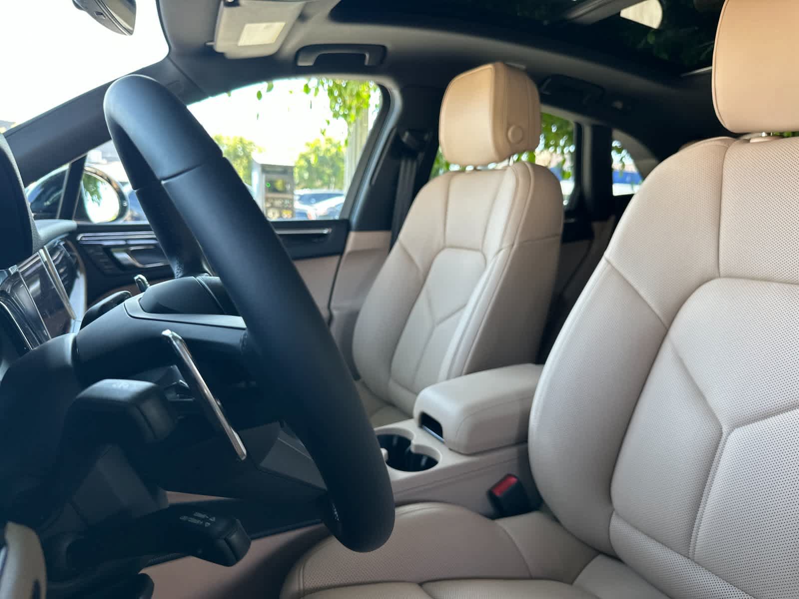 New 2026 Porsche Macan AWD/4WD image 5