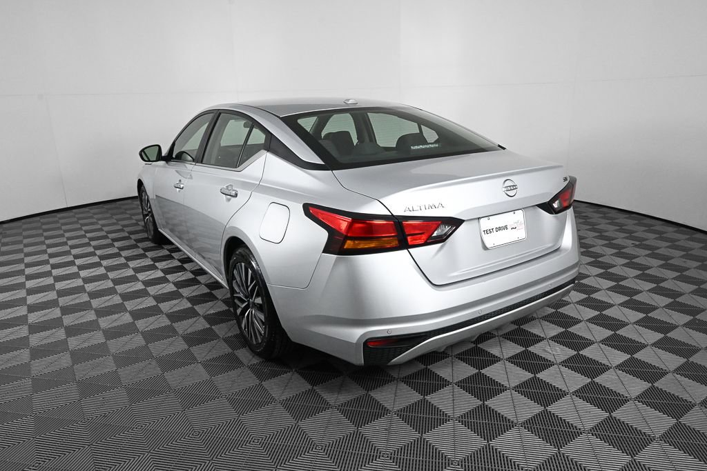 Used 2024 Nissan Altima 2.5 SV image 4