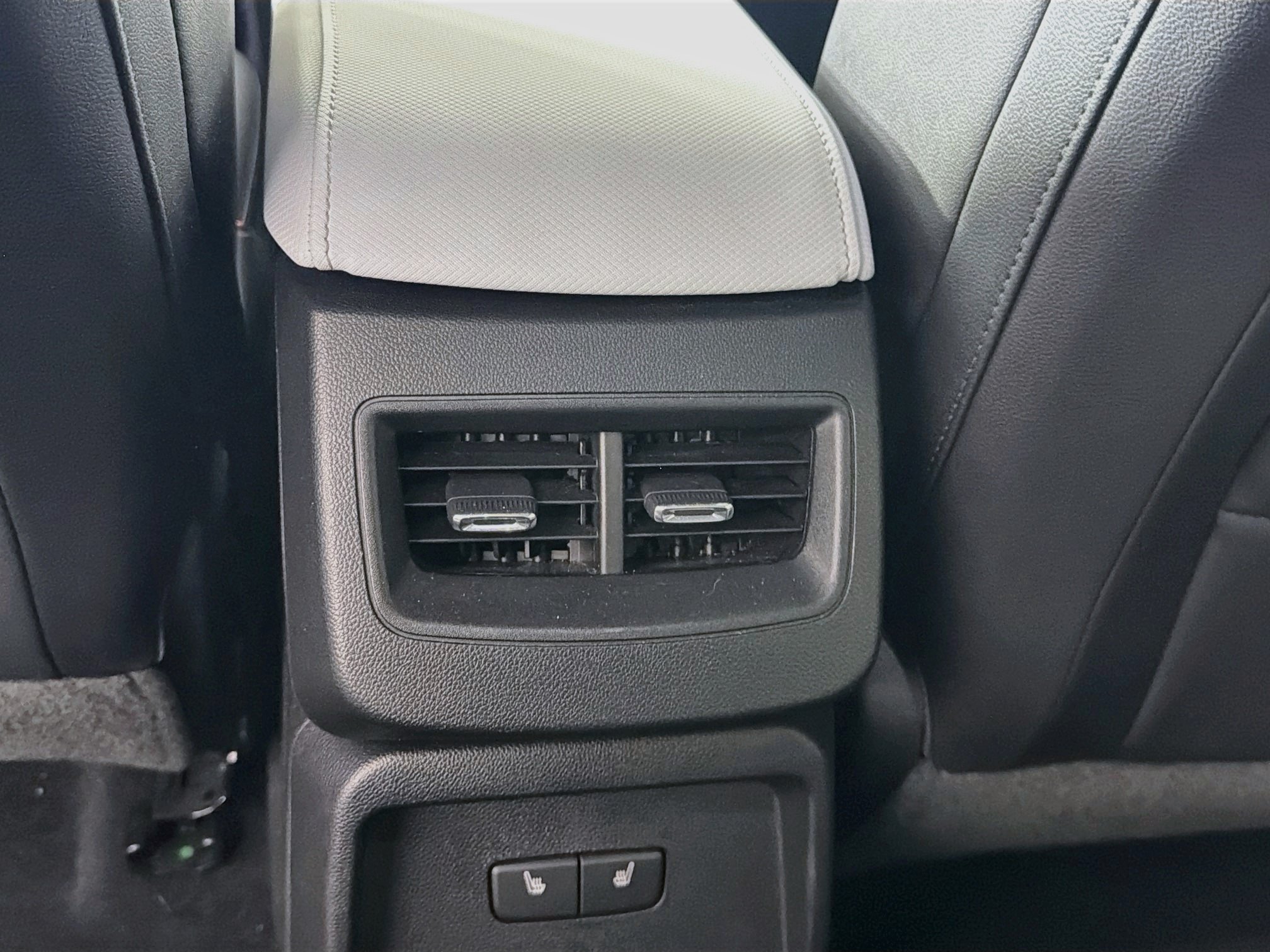 Used 2024 Chevrolet Equinox EV LT FWD image 26