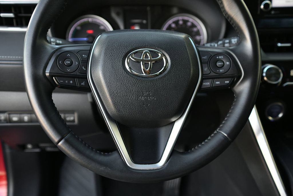 Used 2022 Toyota Venza LE image 7