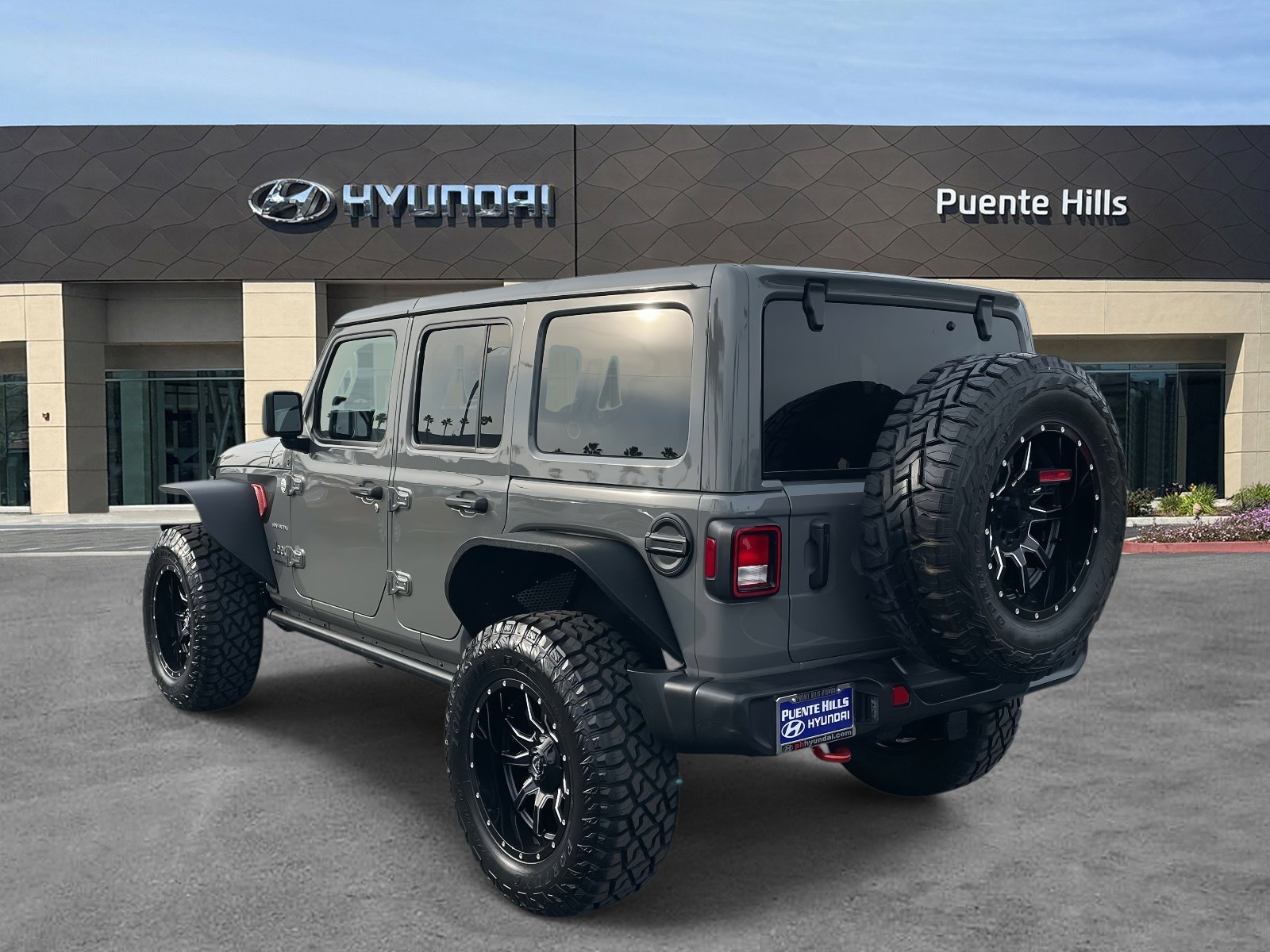 Used 2022 Jeep Wrangler Unlimited Sahara w/ Cold Weather Group image 4
