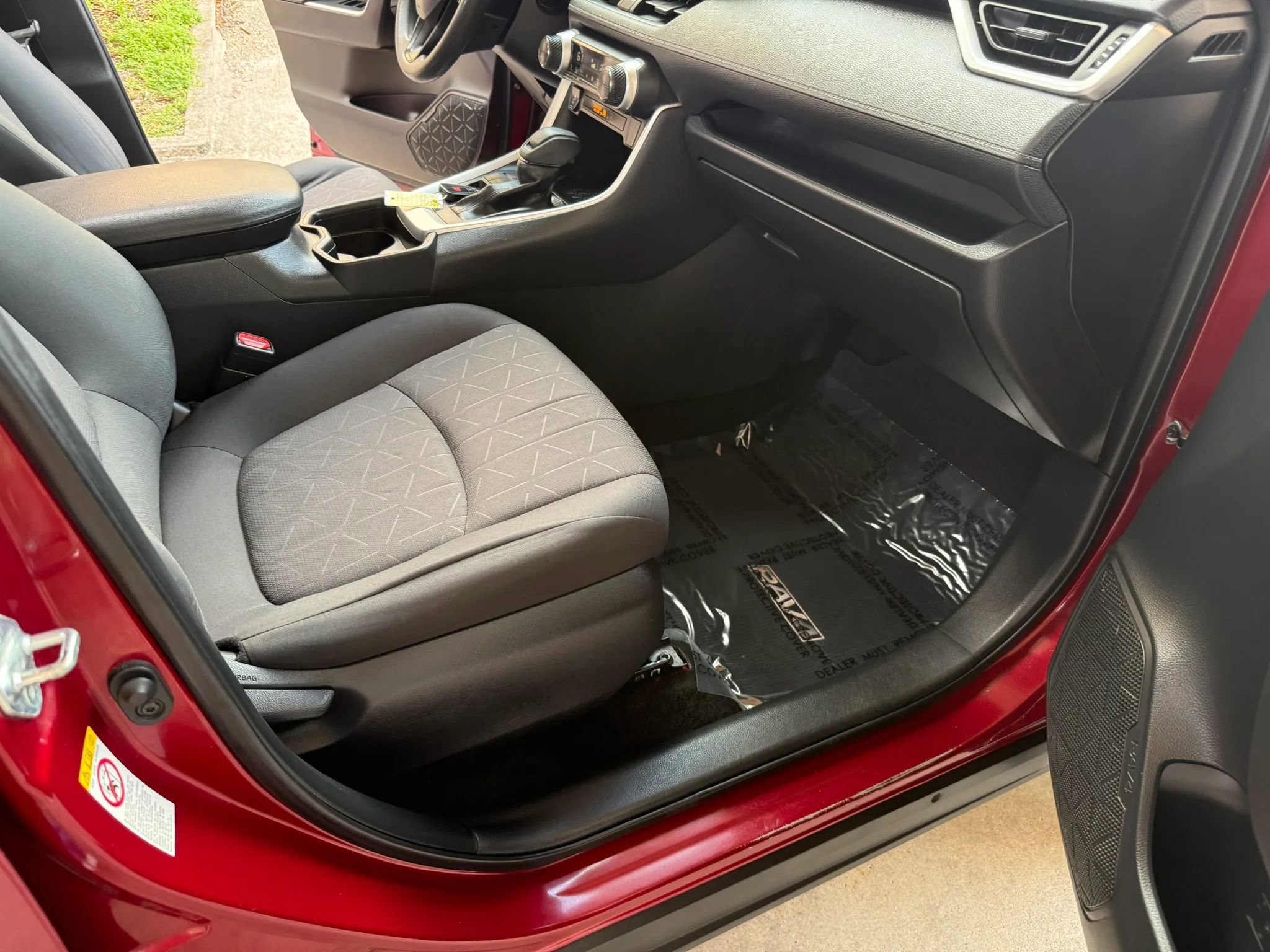 Used 2019 Toyota RAV4 XLE w/ Carpet Mat Package FWD image 20