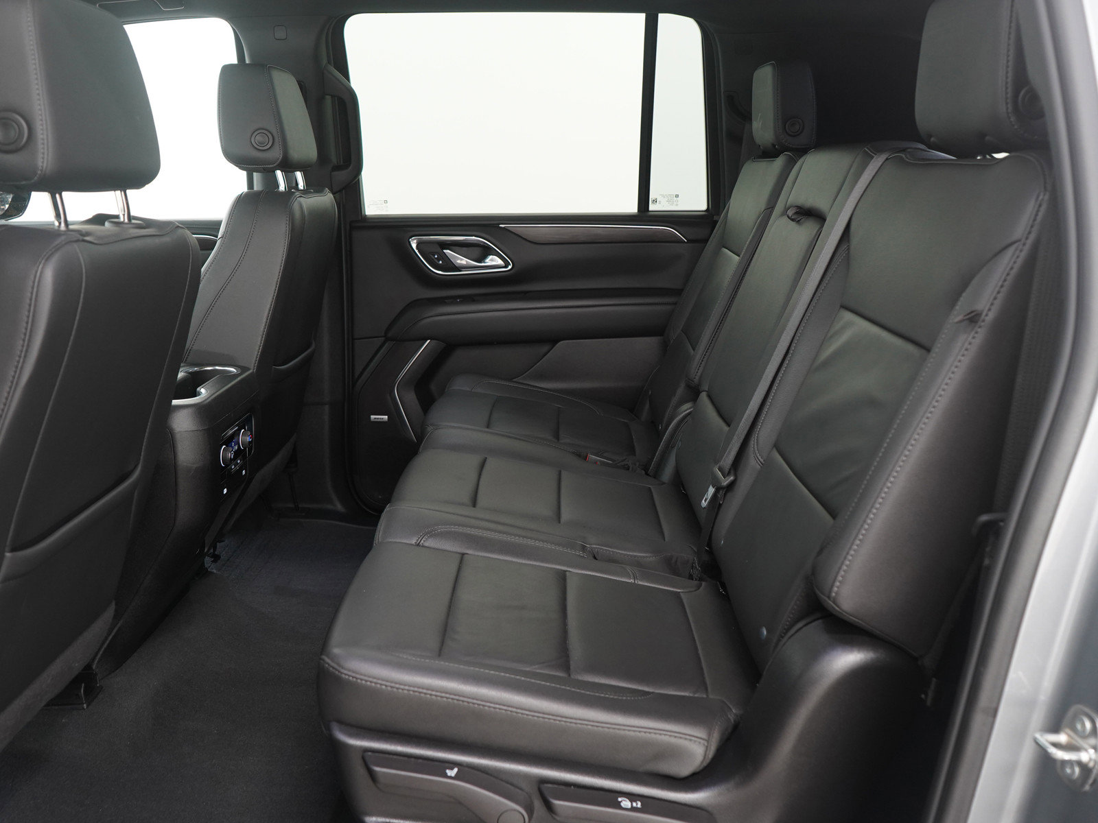 Used 2024 Chevrolet Suburban Z71 AWD/4WD image 18