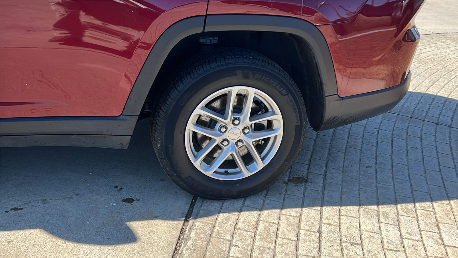 Certified 2024 Jeep Grand Cherokee L Laredo image 12