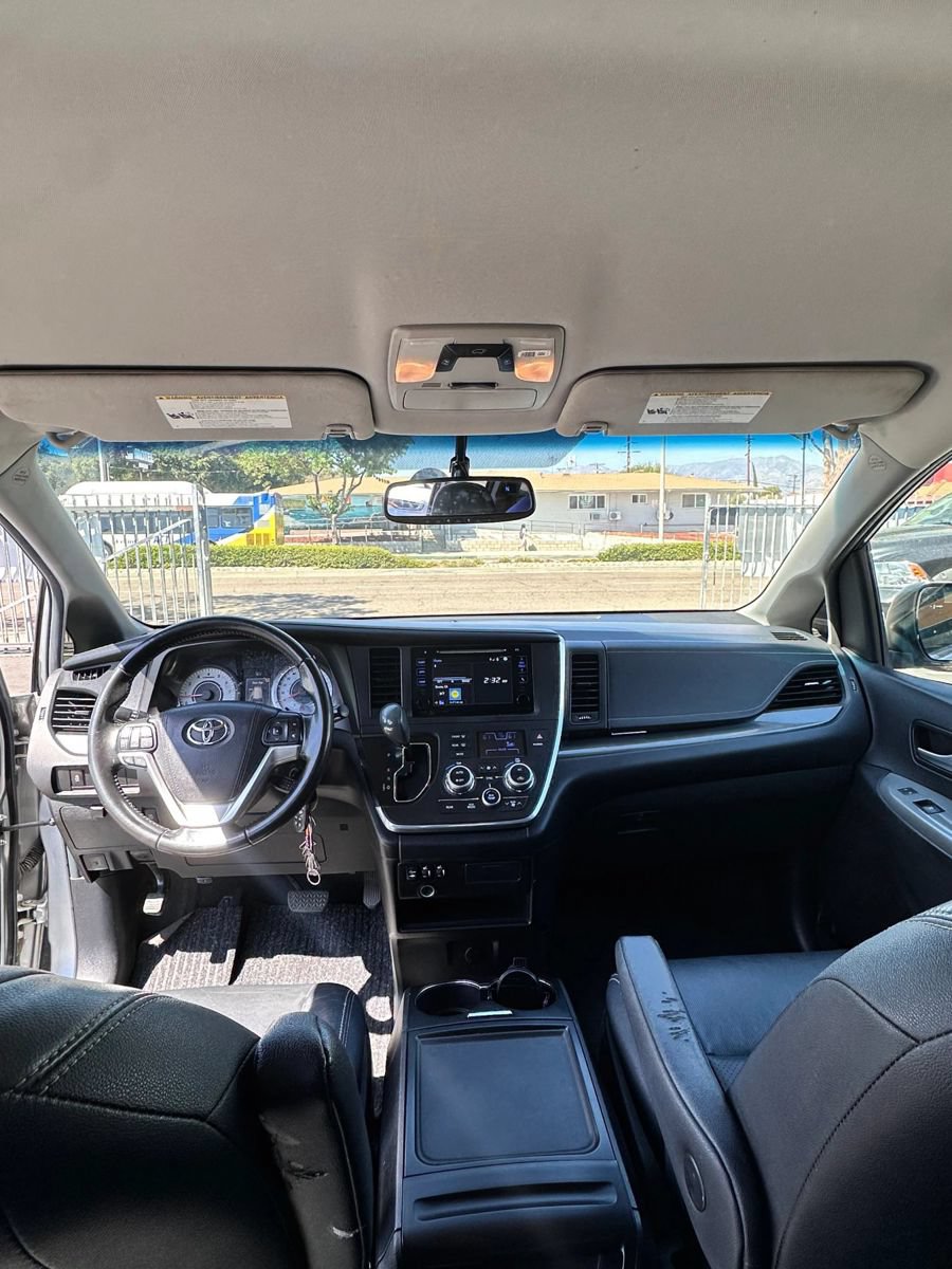 Used 2016 Toyota Sienna SE FWD image 15
