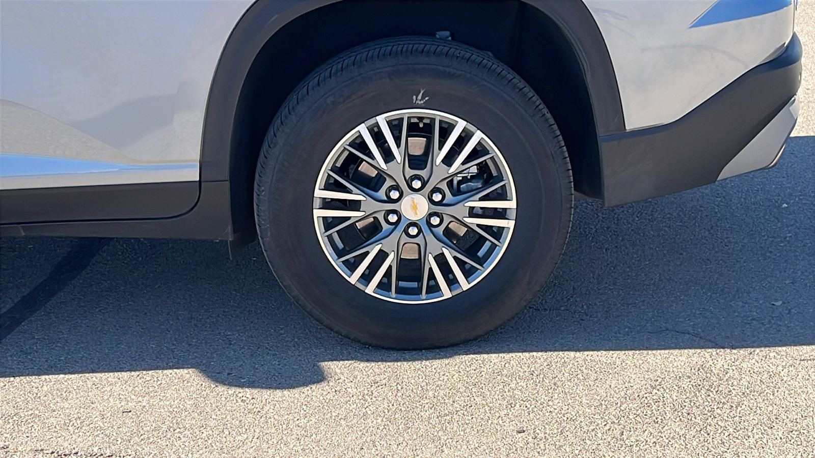 Used 2025 Chevrolet Traverse LT image 5