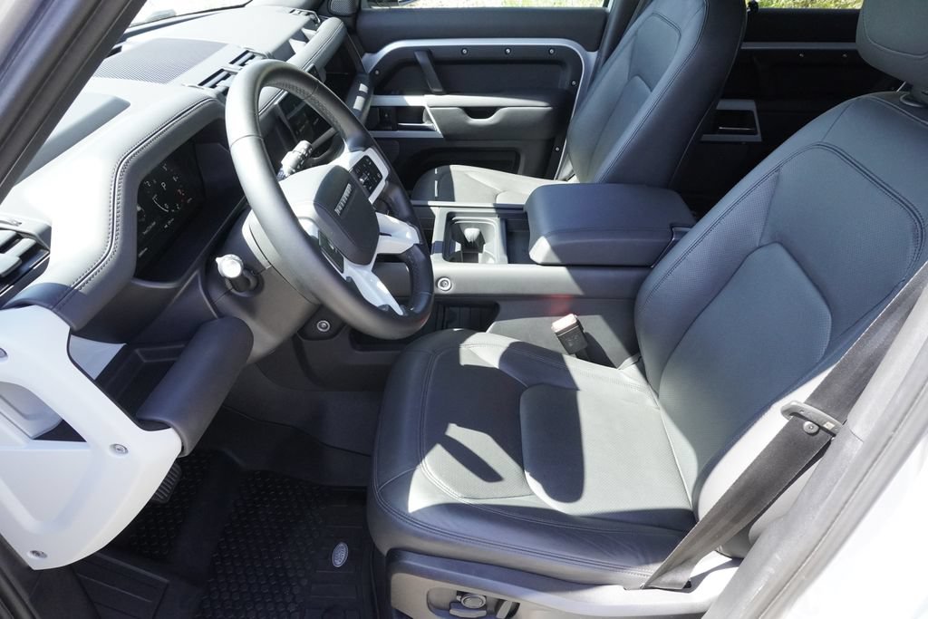 Used 2024 Land Rover Defender 110 SE AWD/4WD image 19