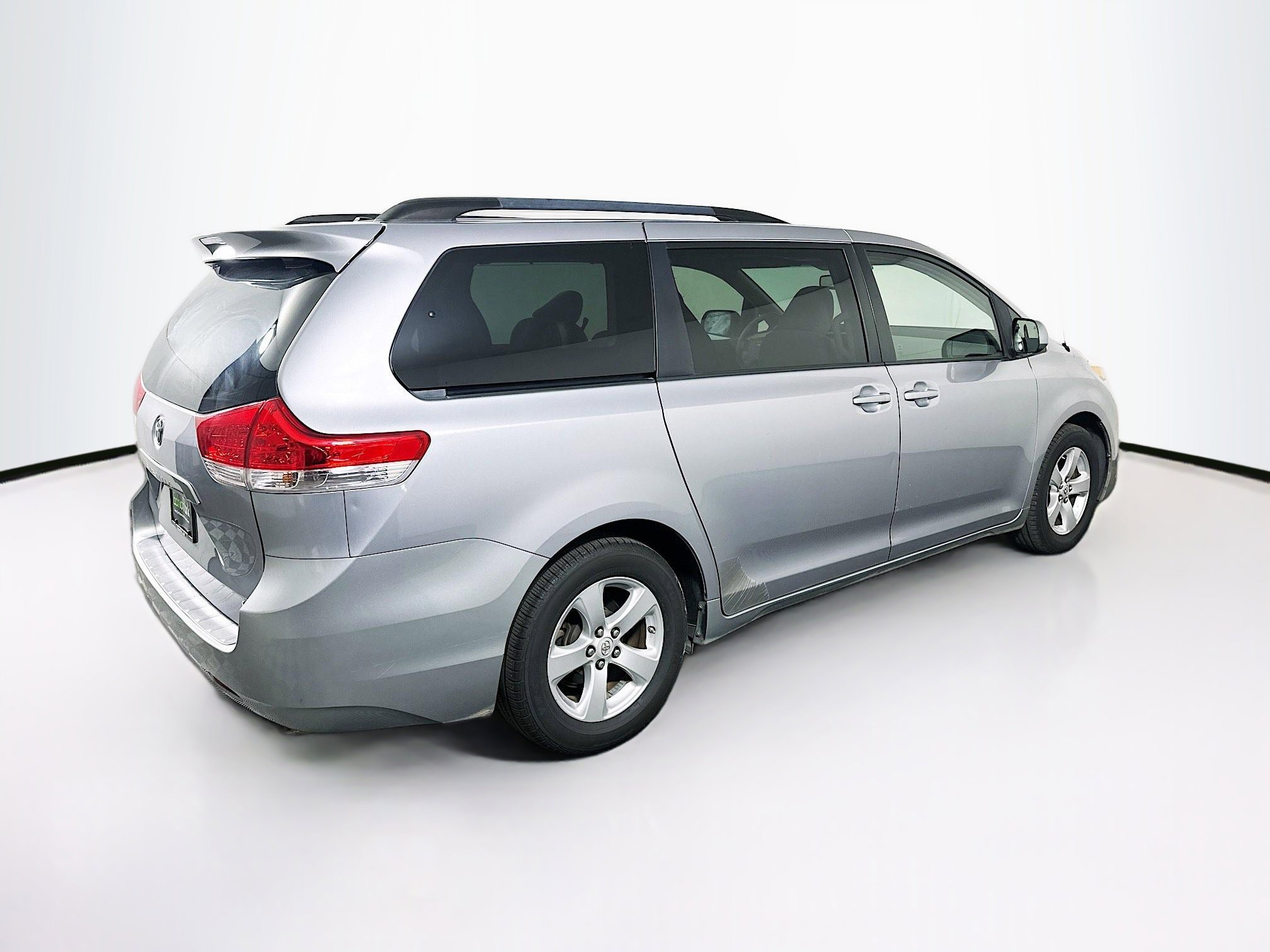 Used 2011 Toyota Sienna LE image 9