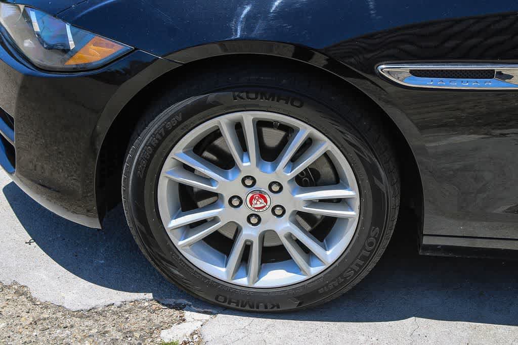 Used 2018 Jaguar XE Premium AWD/4WD image 5