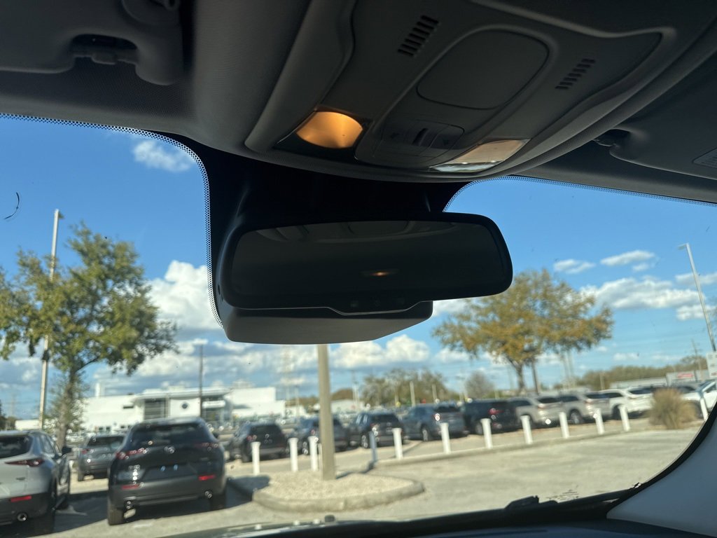 Used 2017 Jeep Renegade Latitude w/ Popular Equipment Group image 13