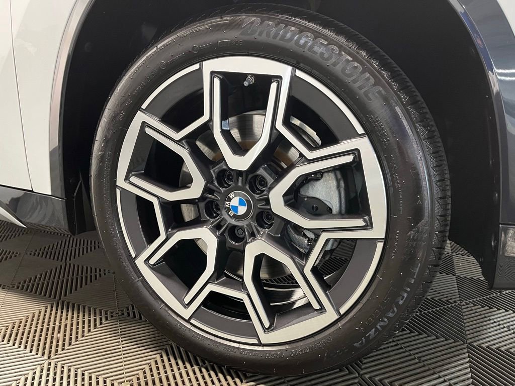 Used 2025 BMW X1 xDrive28i w/ Convenience Package AWD/4WD image 3