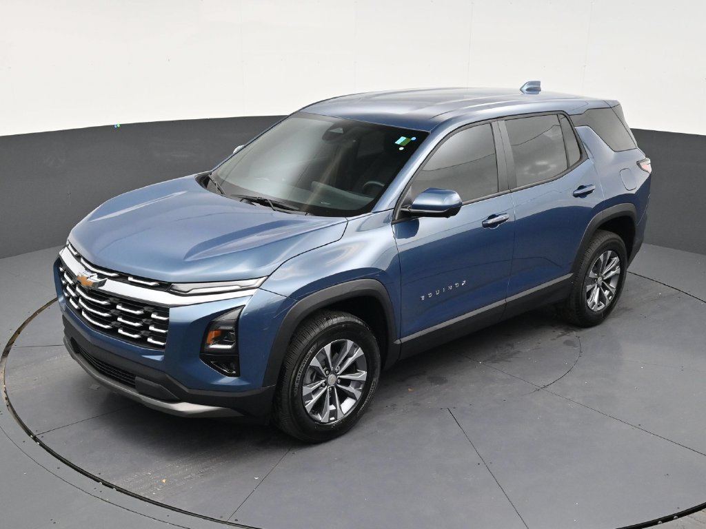 Used 2026 Chevrolet Equinox LT w/ Safety and Technology Package FWD image 11