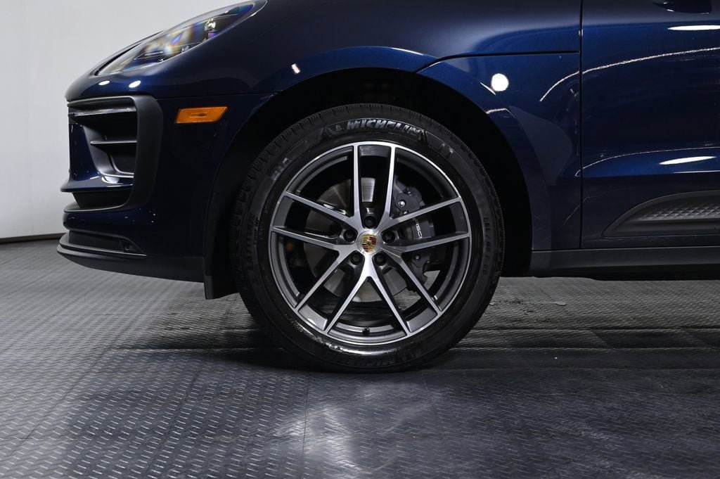 Certified 2023 Porsche Macan AWD/4WD image 26