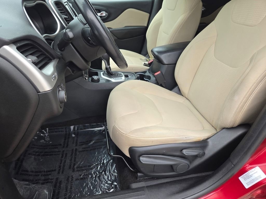 Used 2015 Jeep Cherokee Latitude AWD/4WD image 5