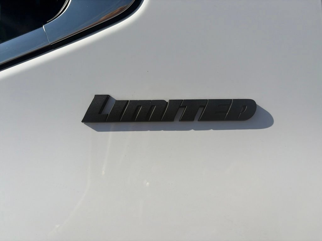 Used 2026 Toyota Tundra Limited AWD/4WD image 15