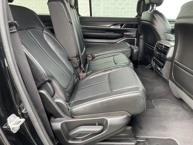 Used 2023 Jeep Wagoneer L Series II AWD/4WD image 17