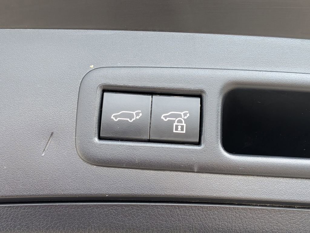 Used 2022 Lexus UX 250h 250h Base w/ Premium Package image 6