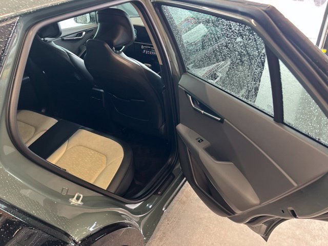 Used 2024 Kia Niro FWD image 25