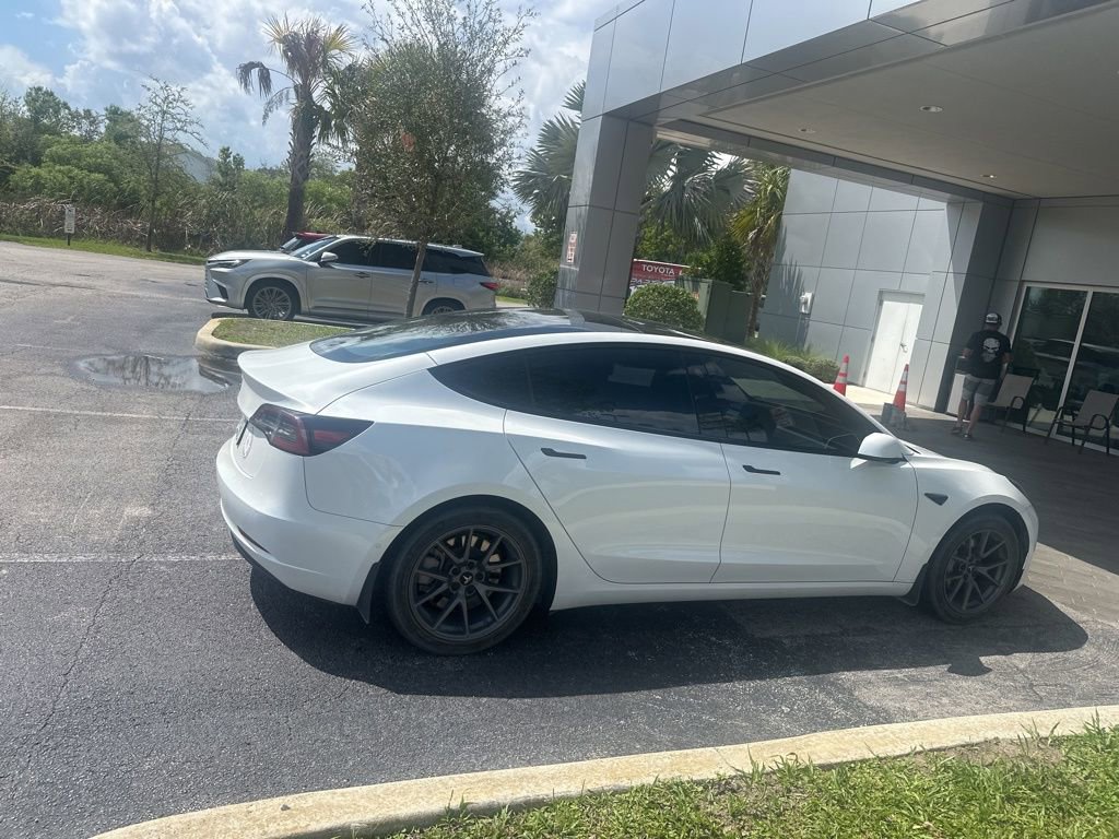 Used 2021 Tesla Model 3 Standard Range Plus image 4