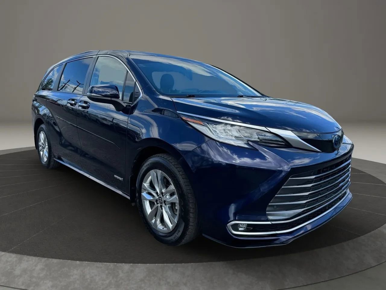 Used 2021 Toyota Sienna Limited FWD image 7