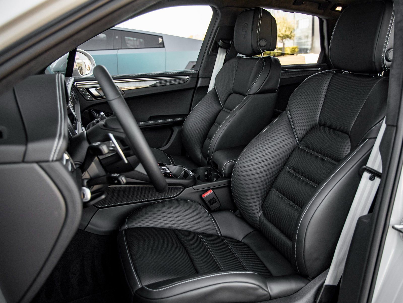 New 2026 Porsche Macan GTS AWD/4WD image 5