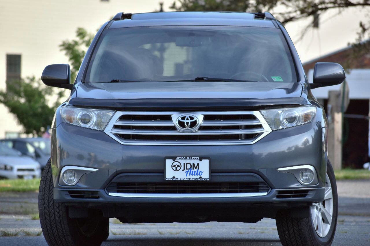 Used 2012 Toyota Highlander SE w/ Tow Pkg AWD/4WD image 3