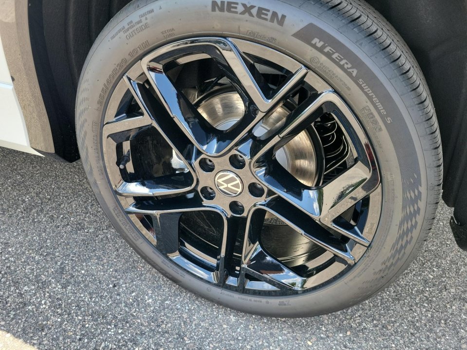 New 2026 Volkswagen Tiguan SE R-Line FWD image 23