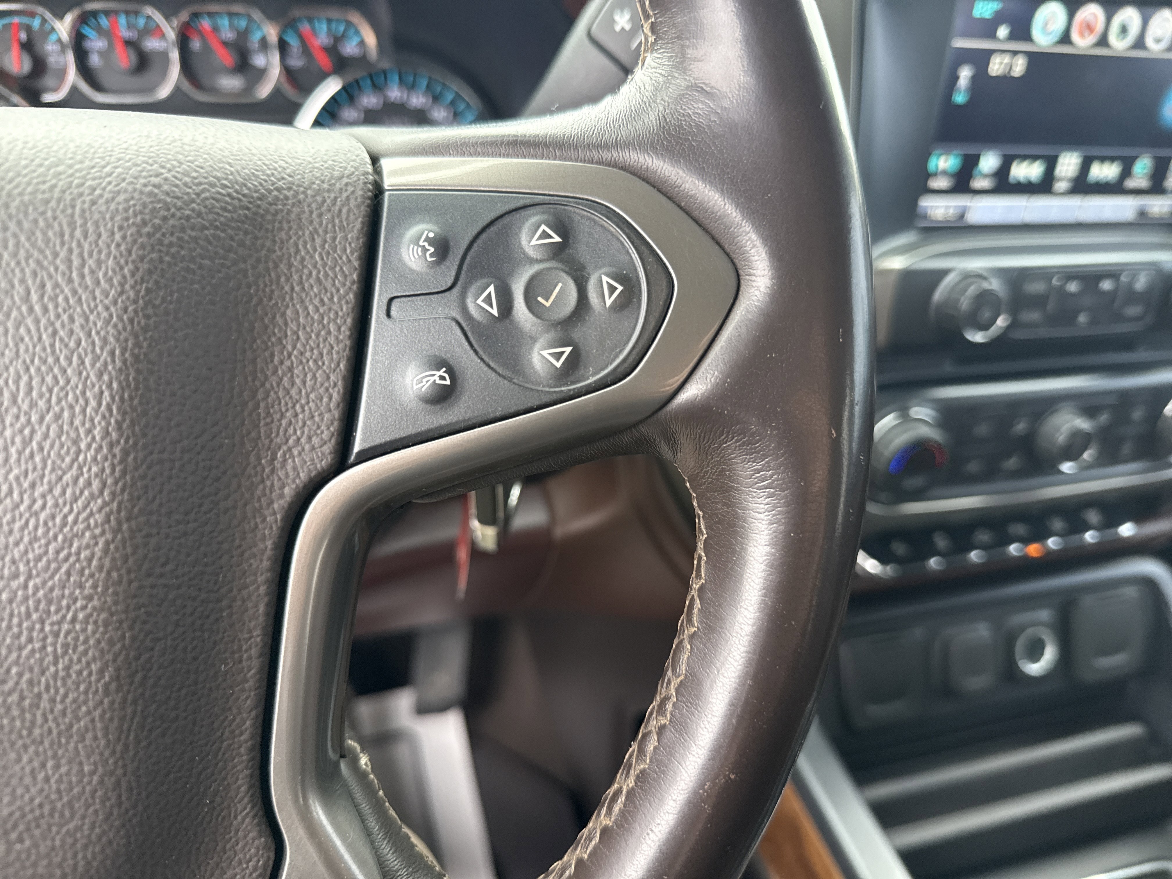 Used 2019 Chevrolet Silverado 2500 High Country w/ Duramax Plus Package image 18