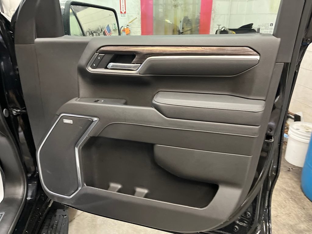 Used 2025 Chevrolet Silverado 1500 LTZ w/ LTZ Premium Package AWD/4WD image 31