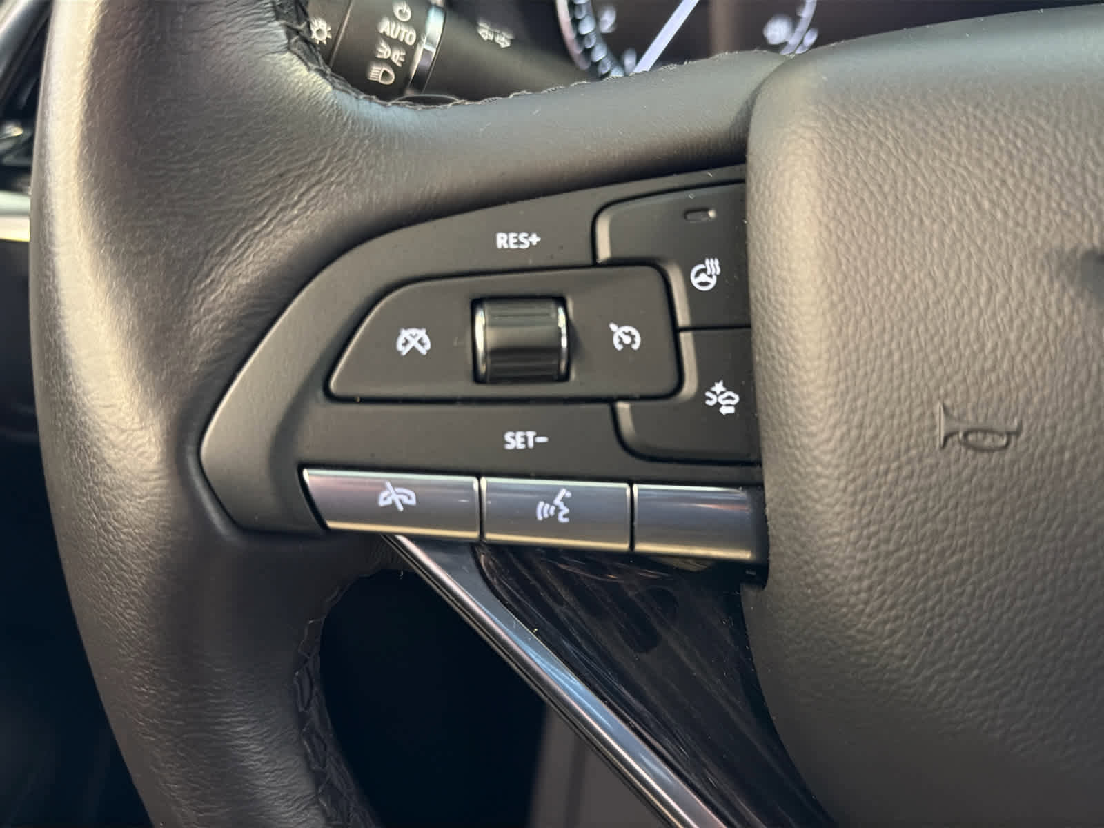 Used 2025 Cadillac XT6 Premium Luxury FWD image 41