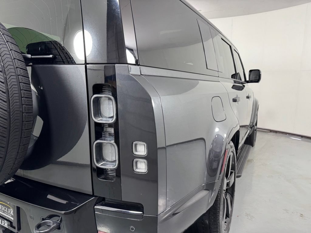 Used 2025 Land Rover Defender 130 V8 AWD/4WD image 7