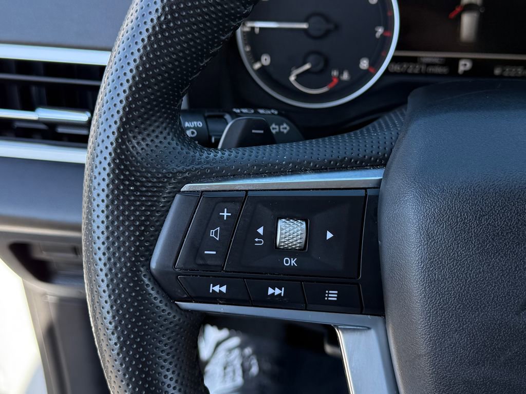 Used 2024 Mitsubishi Outlander SE image 32