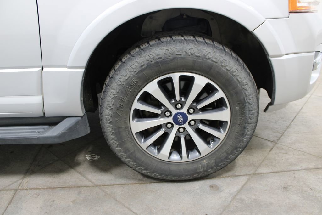 Used 2017 Ford Expedition XLT w/ Equipment Group 201A AWD/4WD image 40