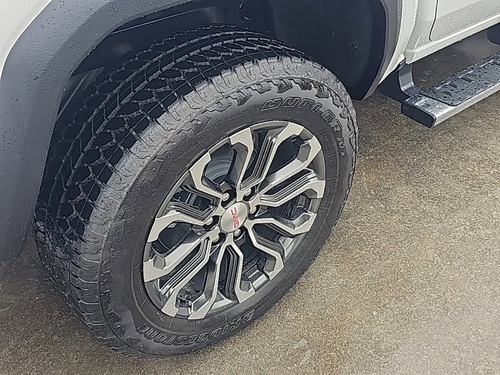 Certified 2025 GMC Canyon Denali image 8