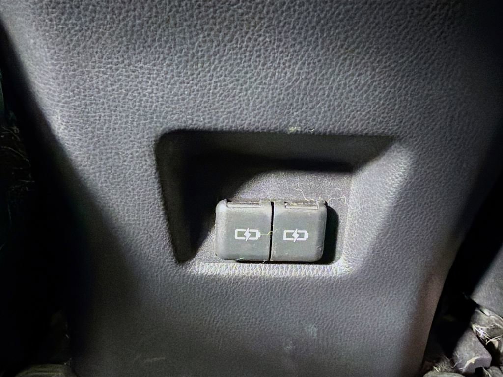 Used 2022 Toyota RAV4 Limited image 29