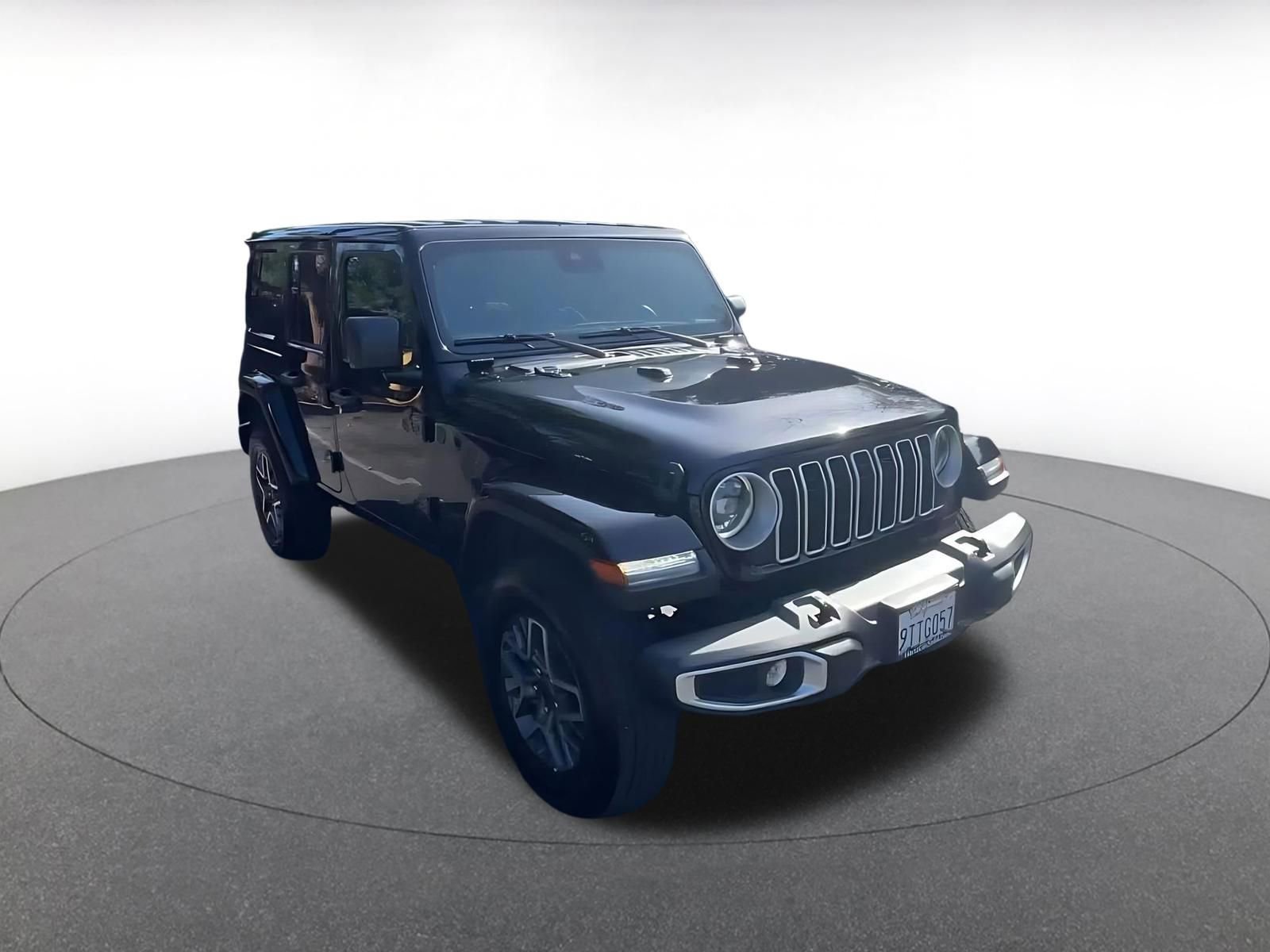 Used 2025 Jeep Wrangler Unlimited Sahara AWD/4WD image 3