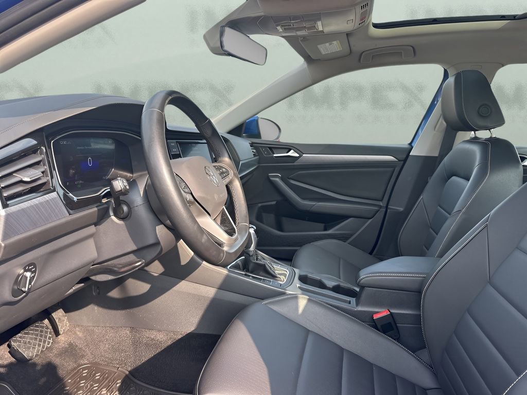 Used 2024 Volkswagen Jetta SE image 9