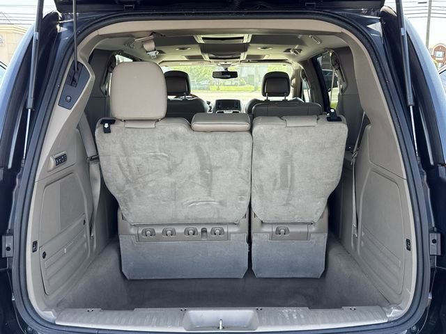 Used 2015 Chrysler Town & Country Limited Platinum image 11