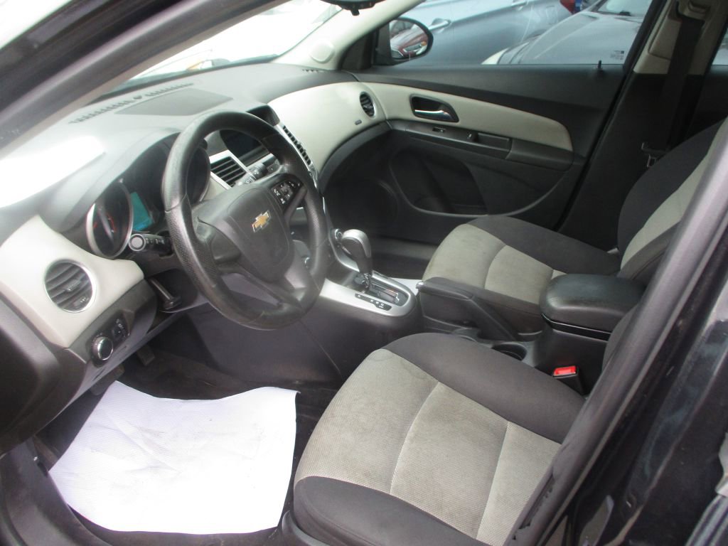 Used 2015 Chevrolet Cruze LS image 11