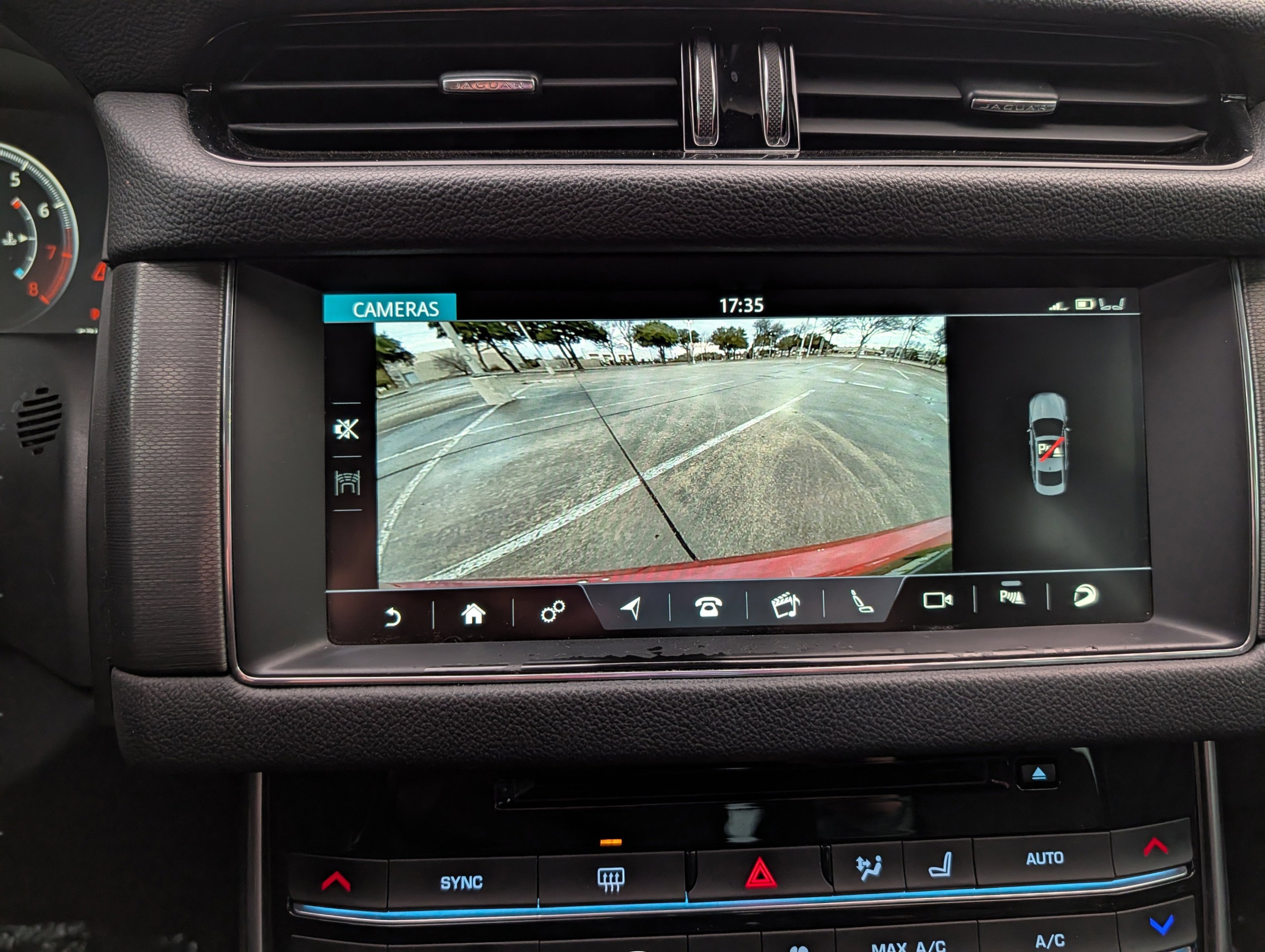 Used 2018 Jaguar XF S image 64