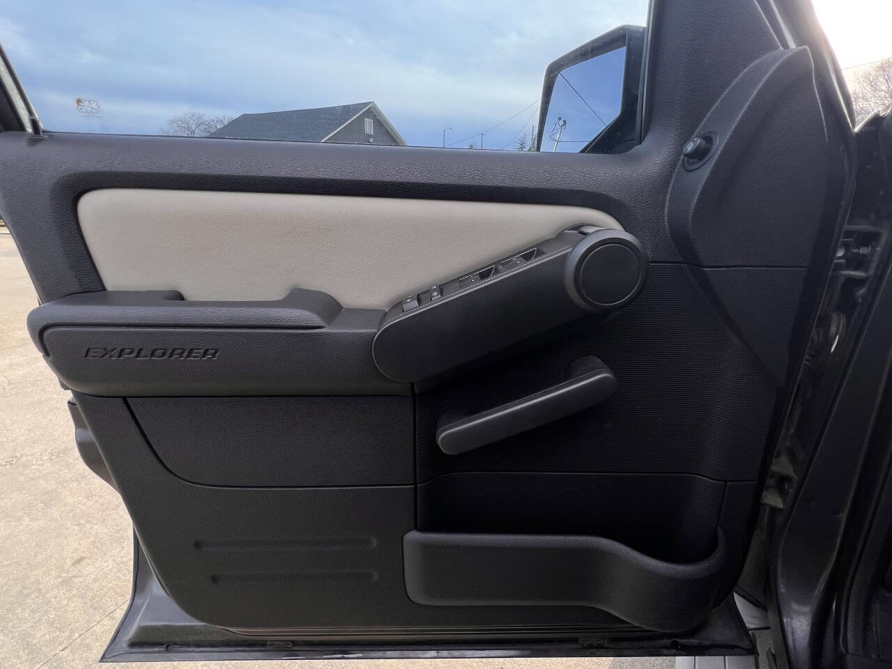 Used 2007 Ford Explorer Sport Trac Limited image 11