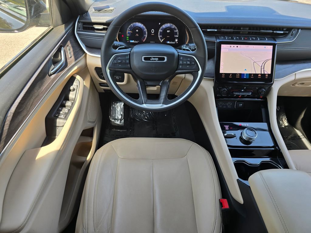 Used 2023 Jeep Grand Cherokee L Limited AWD/4WD image 32