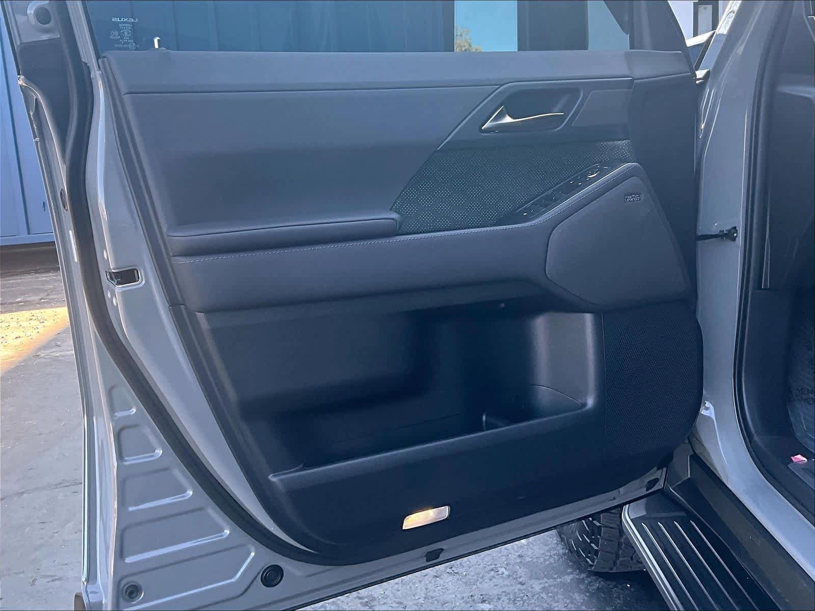 Used 2025 Lexus GX 550 image 25