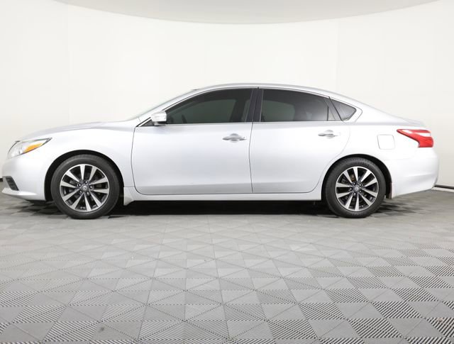 Used 2017 Nissan Altima 2.5 SV w/ Convenience Package image 2