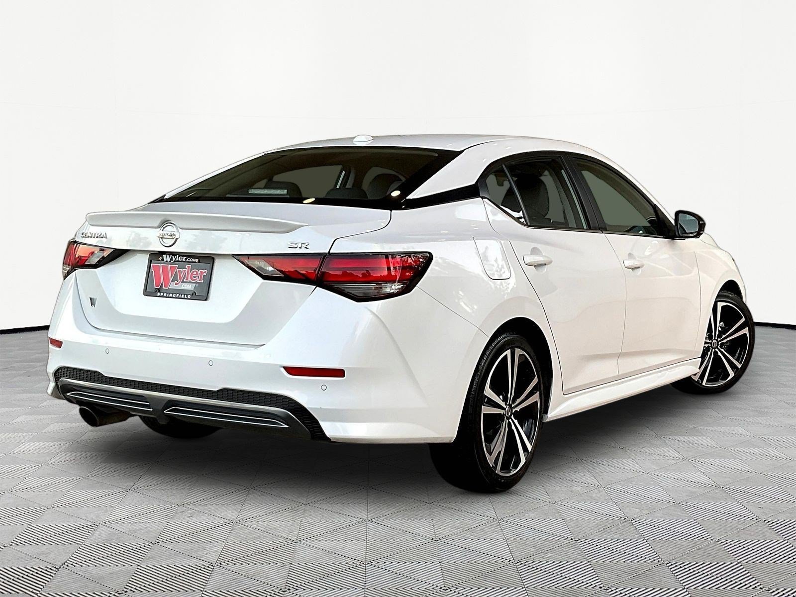 Used 2022 Nissan Sentra SR w/ SR Premium Package FWD image 6