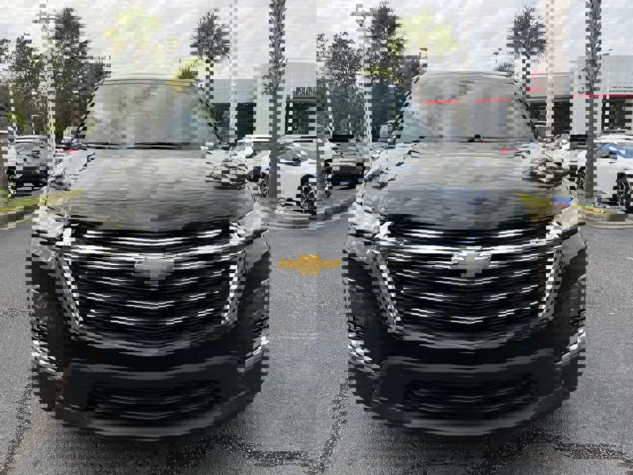 Used 2023 Chevrolet Traverse LT image 3