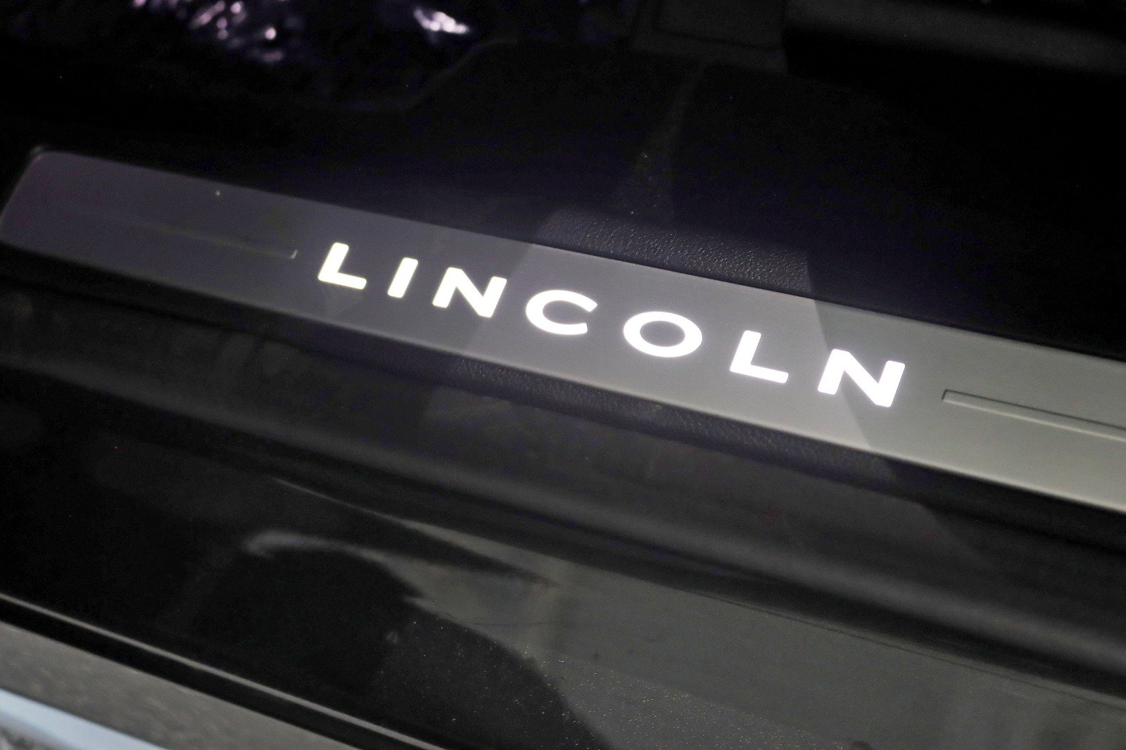 Used 2019 Lincoln Continental Reserve w/ Rear Seat Package AWD/4WD image 14