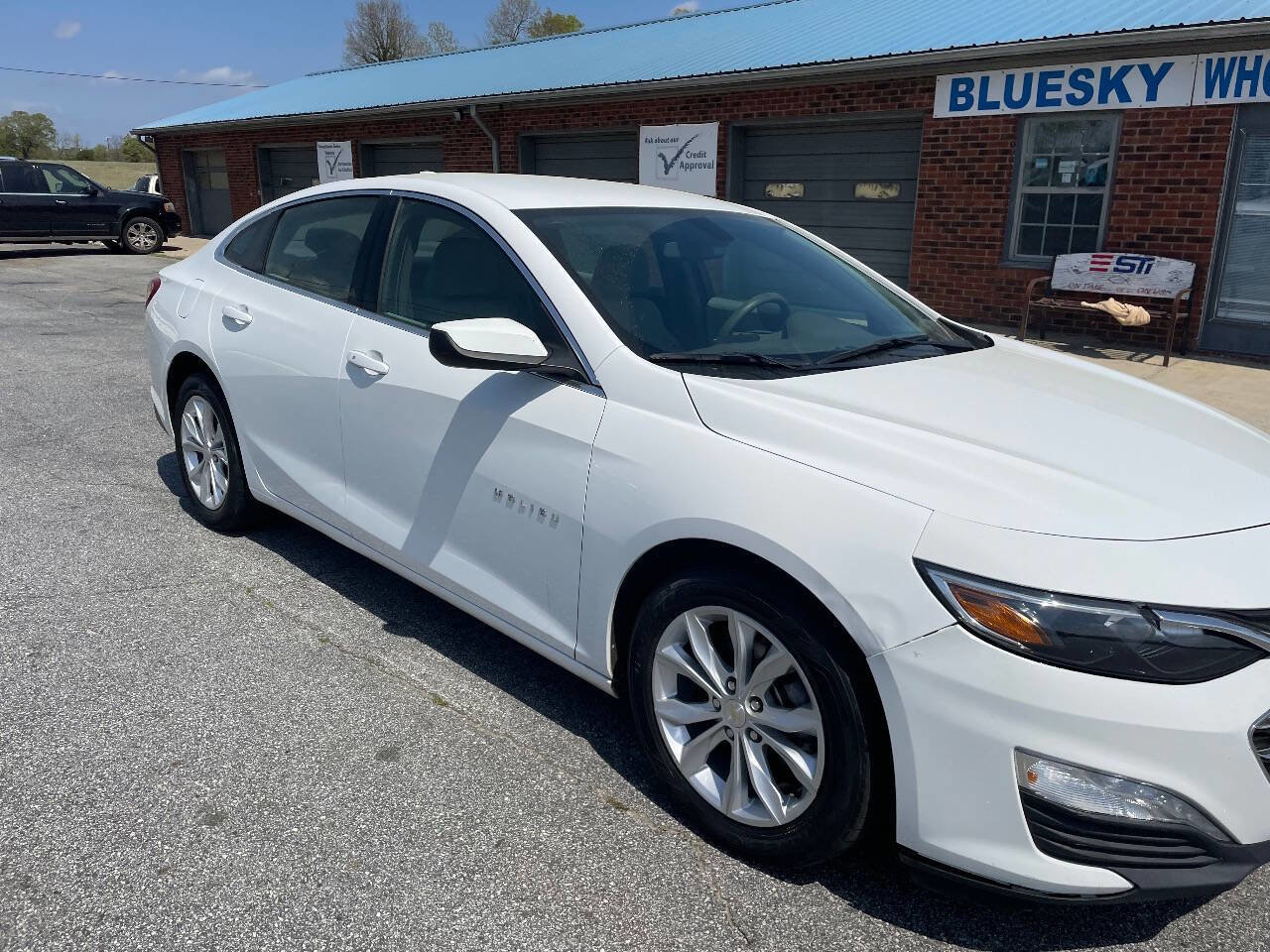 Used 2022 Chevrolet Malibu LT FWD image 2