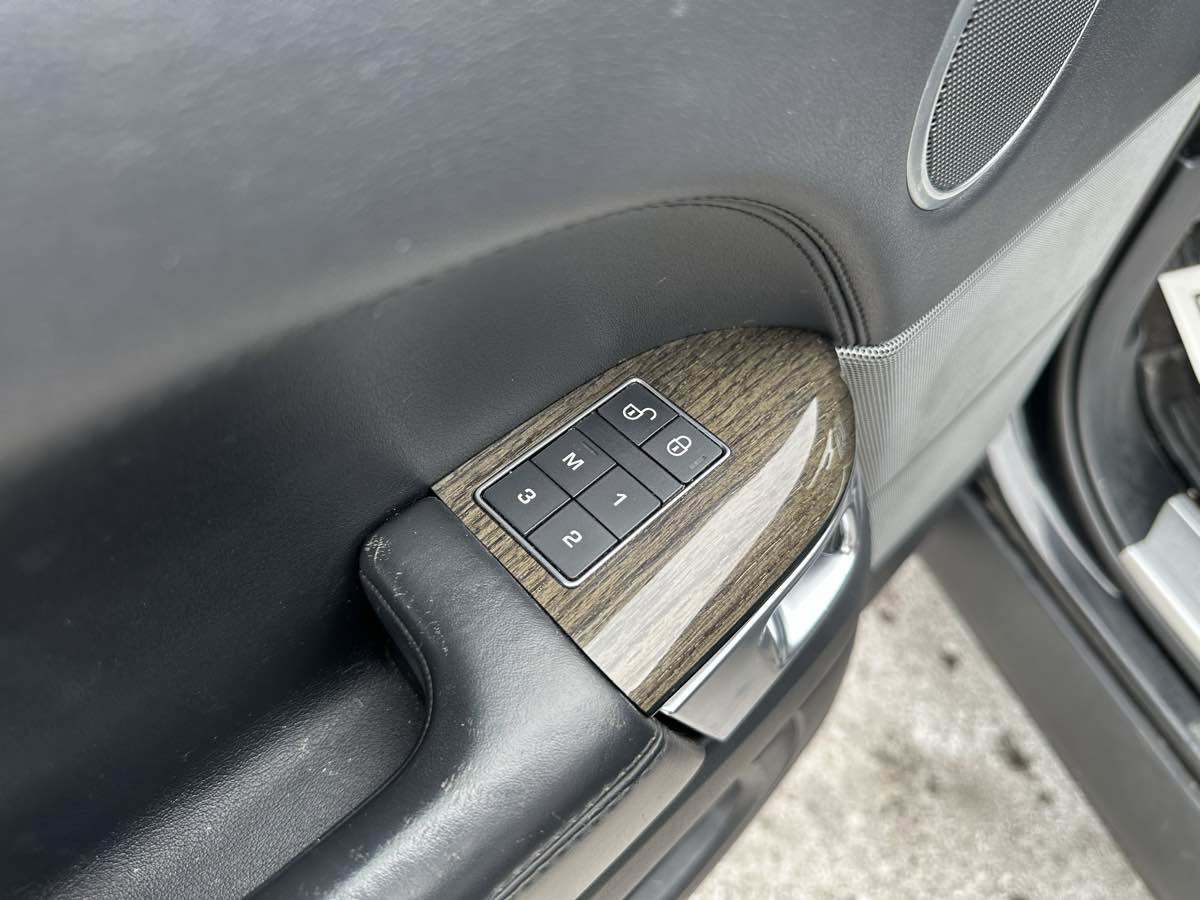 Used 2016 Land Rover Range Rover Sport HSE image 11