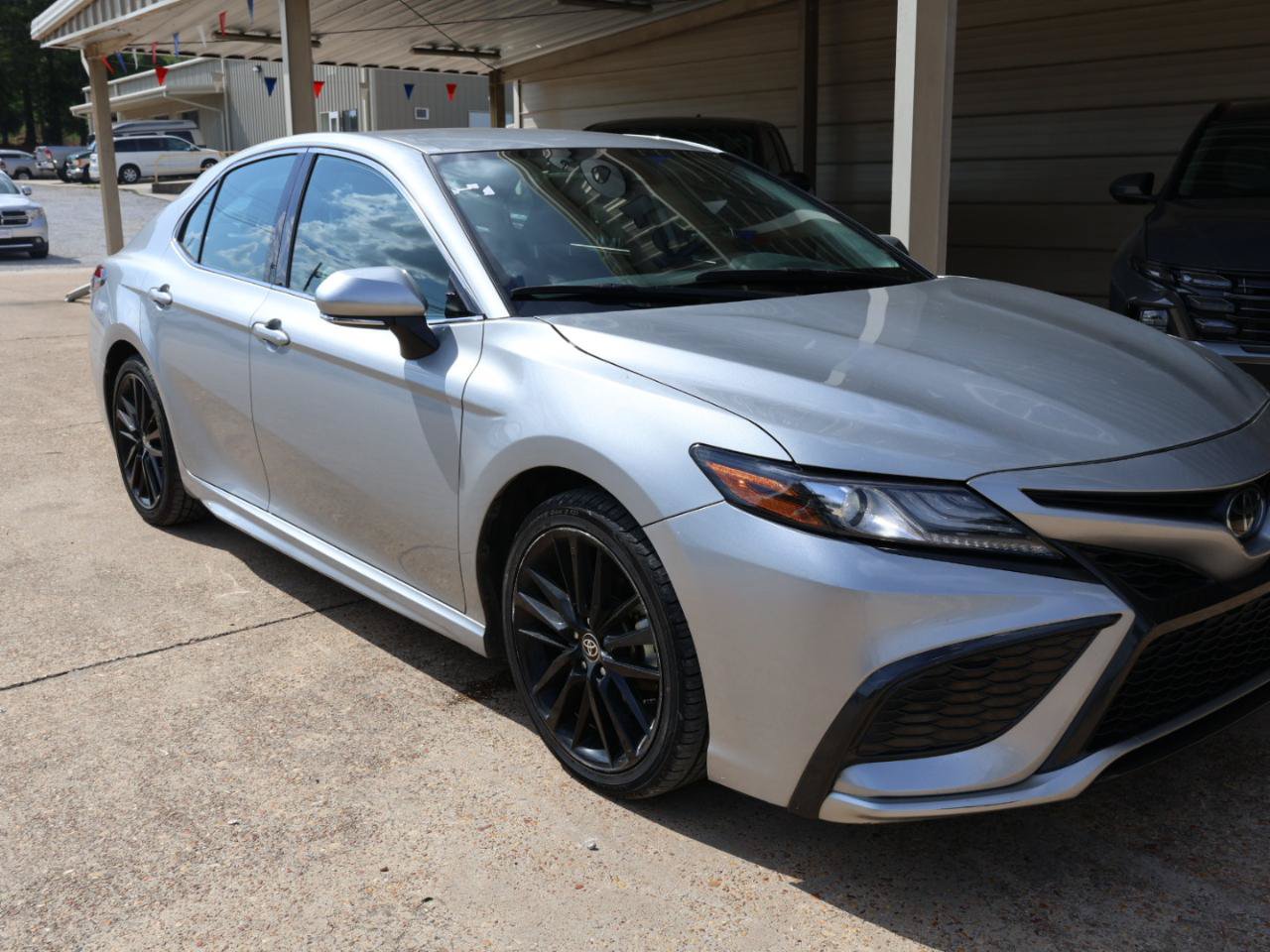 Used 2024 Toyota Camry XSE FWD image 4
